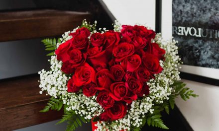 What flowers and chocolates to give your Valentine on this special day