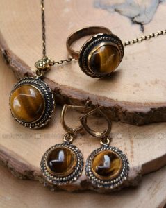 Brown accesories - stoneage
