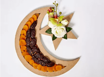 Wishes-in-Crecent-Mooon-Tray-in-uae-Gift-Wishes-in-Cresent-Mooon-Tray-Ferns-N-Petals