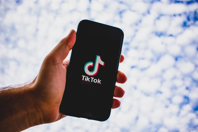 TikTok guide for beginners and how to earn money as an Influencer